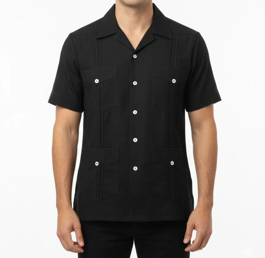 Guayabera negra con botones blancos